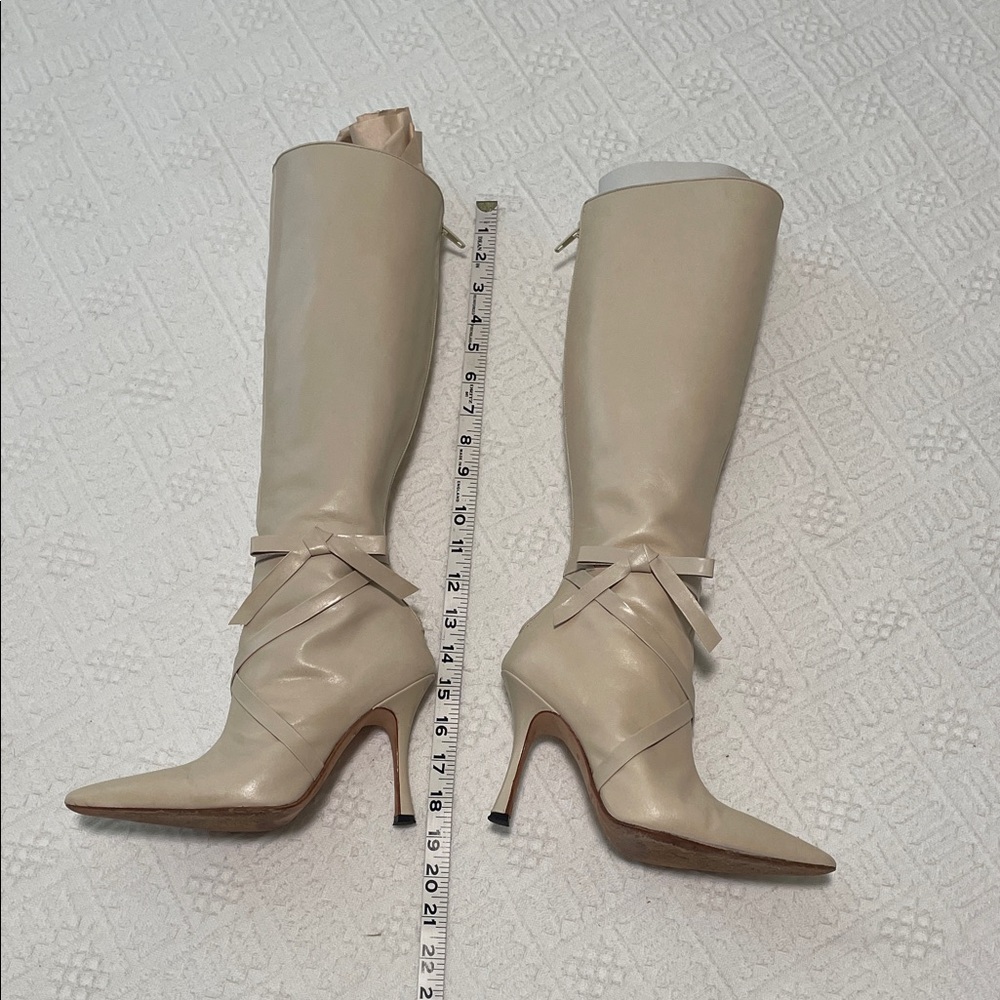 Manolo Blahnik Ivory Borneola  Boots Creme Calf Leather heeled bow straps - Picture 4 of 17